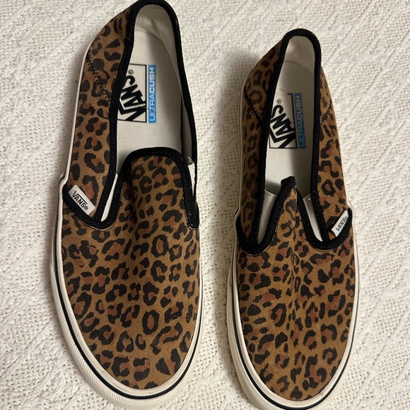 Woman’s Vans - Picture 1 of 3